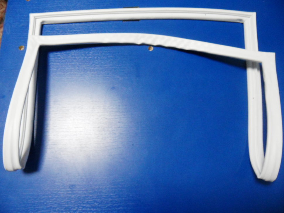 Šaldytuvo SAMSUNG durų tarpinė ,apatinė šaldiklio zonos,57cm, 71cm,orig. GASKET DOOR-FRE;W07,PVC-SF,W542,L670,GRA Прокладки для дверей холодильников и т.д.