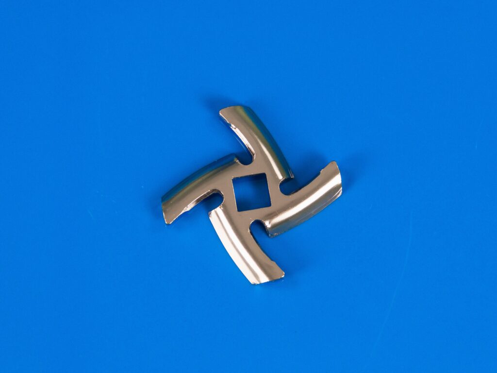 Нож для мясорубки BRAUN, DAEWOO, PANASONIC, SCARLETT, D-46.5мм, внутреннее отверстие — 9х9мм Детали мясорубки