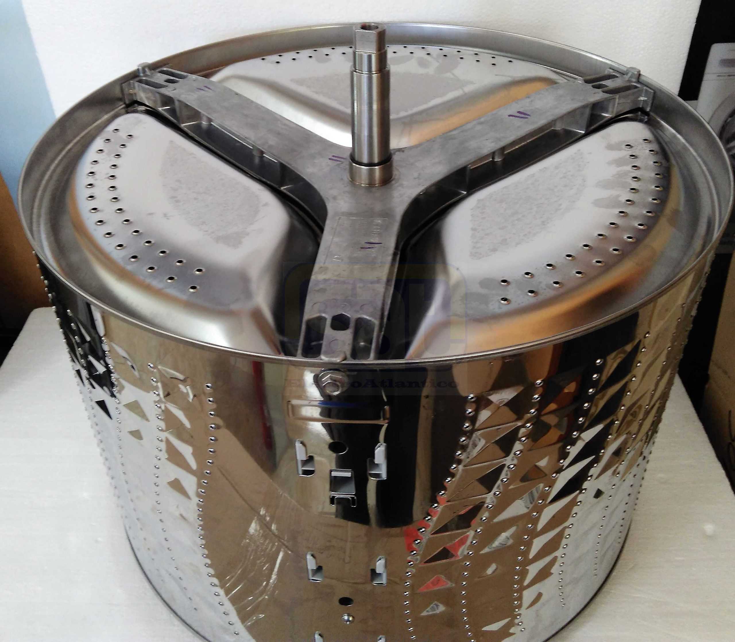 Washing machines SAMSUNG drum in the kit. Bearings 6205 and 6206 and 35X65,55X10/12 gland (purchased separately), axle length – 118mm Барабаны стиральной машины с осевыми баками в комплекте